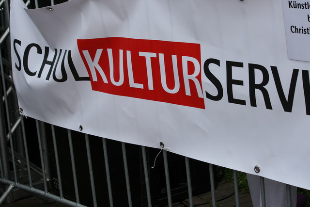 gal/2010/2010 Saitentwist Essen Original Moderation und Kinderbuehne 11.09/2010 Saitentwist 11.09. Moderation Essen Original HIrschlandplat 072.jpg